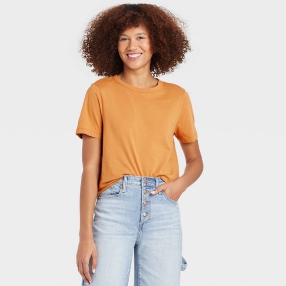 Universal Thread Tops - 🌟Host Pick🌟Women’s Short Sleeve Mango Orange T-Shirt